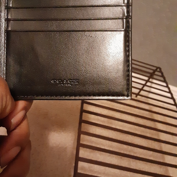 AUTHENTIC COACH WALLET - Picture 2 of 7